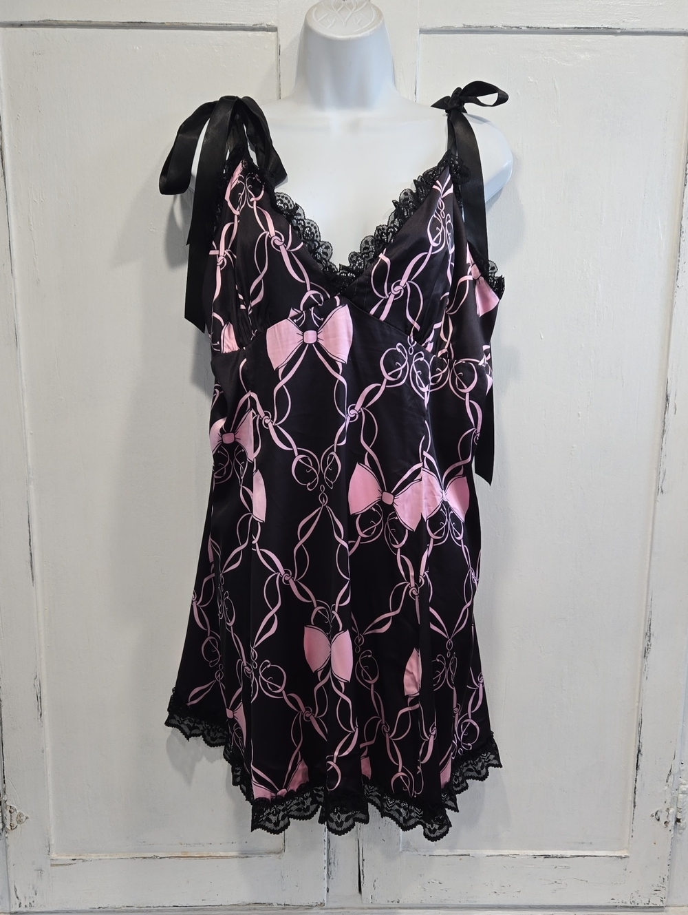 WIDOW DOLLSKILL 3X NIGHTGOWN... # 8221